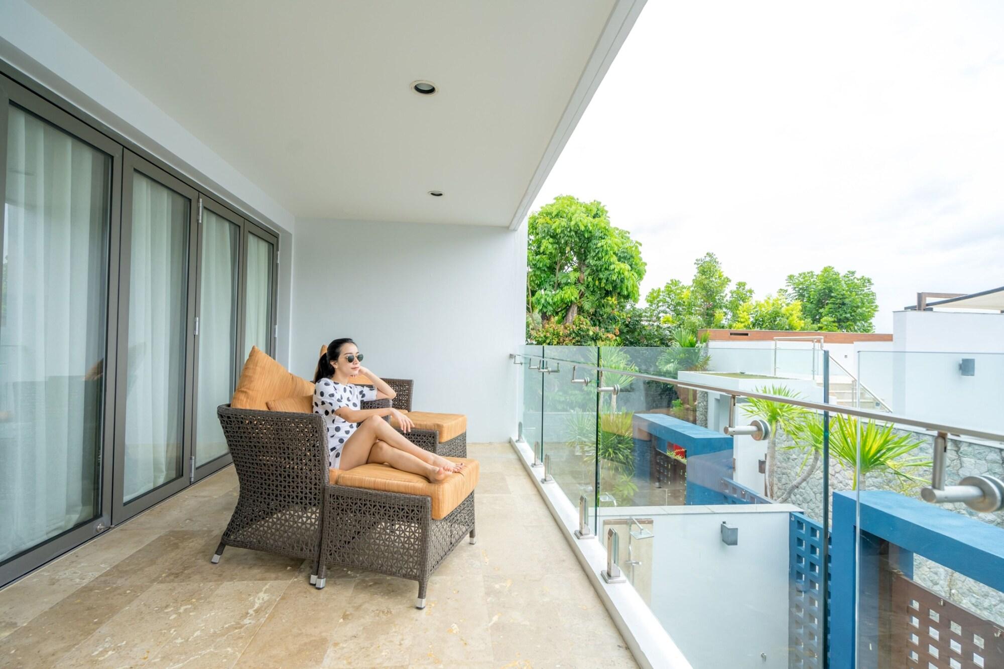 The Nchantra Pool Suite Phuket Koh Sirey 외부 사진