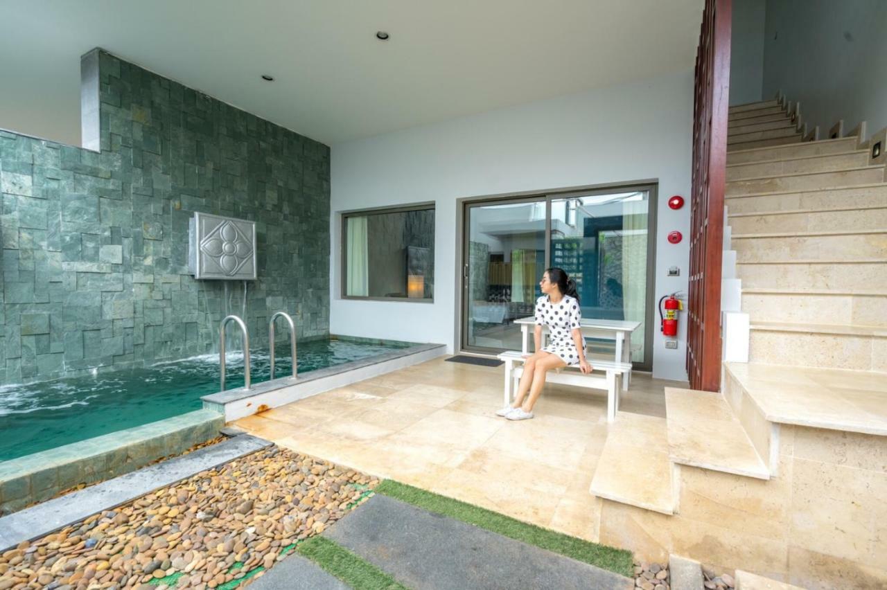 The Nchantra Pool Suite Phuket Koh Sirey 객실 사진